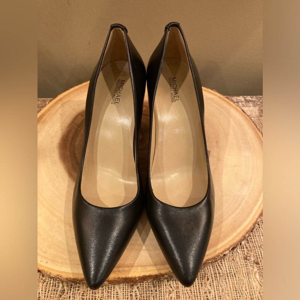 Michael Michael Kors Women's Black Solid Classic Alina‎ Pump Shoes Sz-7